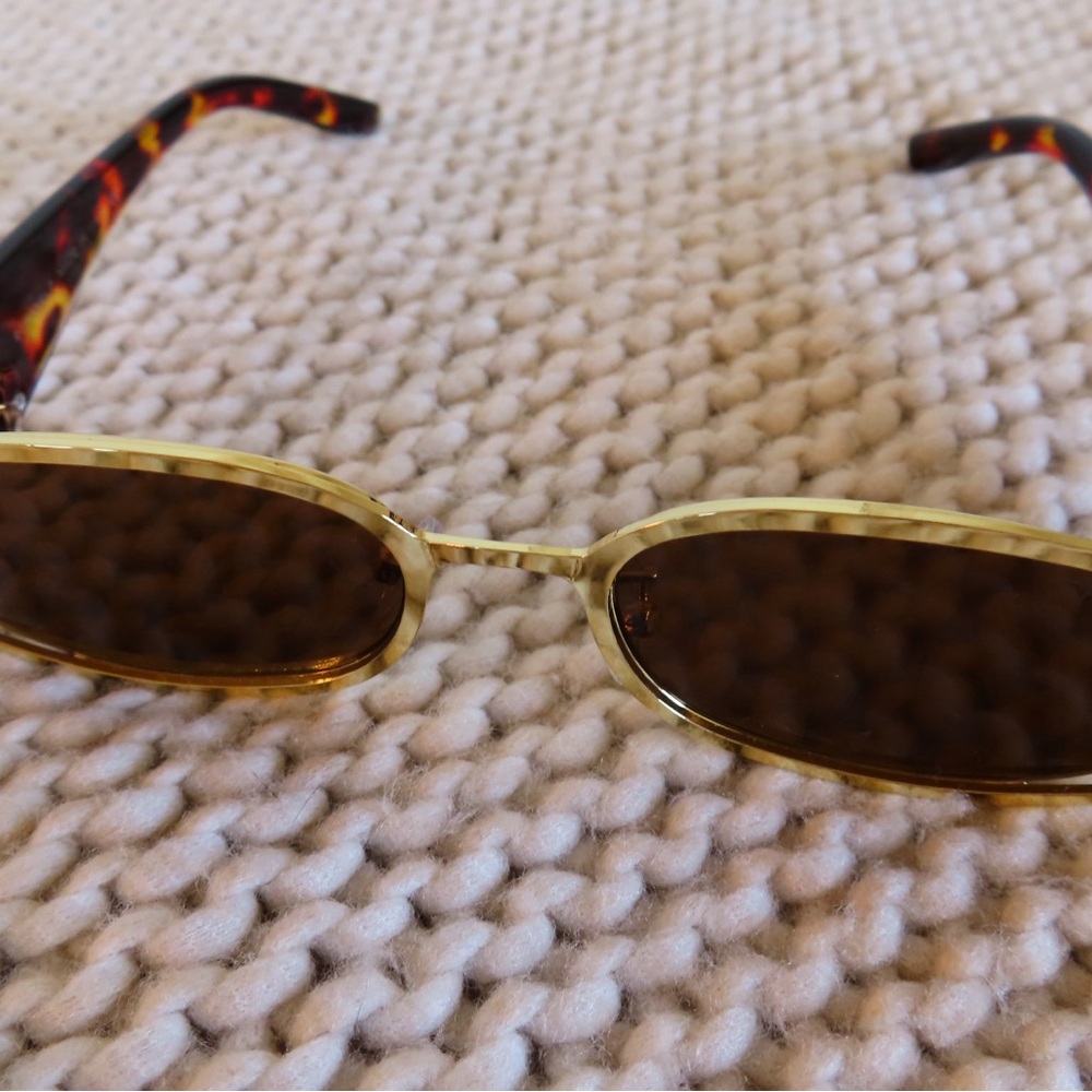 Tortoiseshell and Gold Women's Sunglasses - Picture 4 of 5
